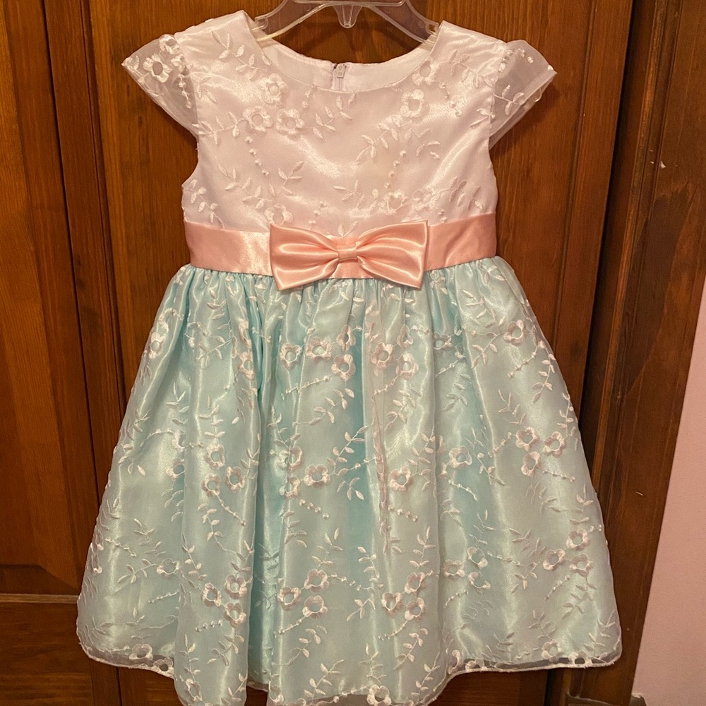 Beautiful dress in white, pink and blue